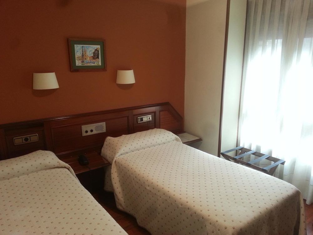 Hotel Ovetense Oviedo Luaran gambar