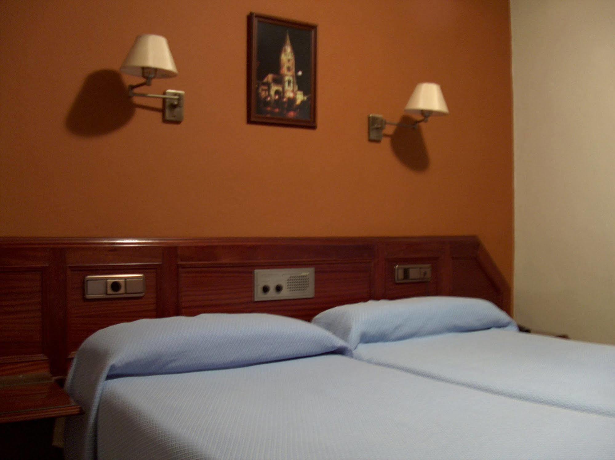 Hotel Ovetense Oviedo Luaran gambar